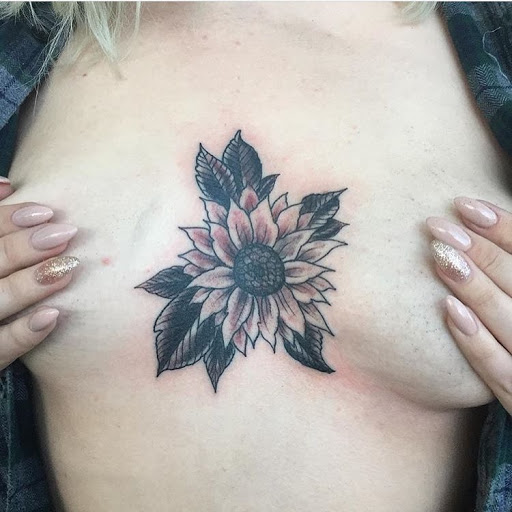 Tattoo Shop «American Graffiti Tattoo & Piercing», reviews and photos, 608 12th St, Sacramento, CA 95814, USA