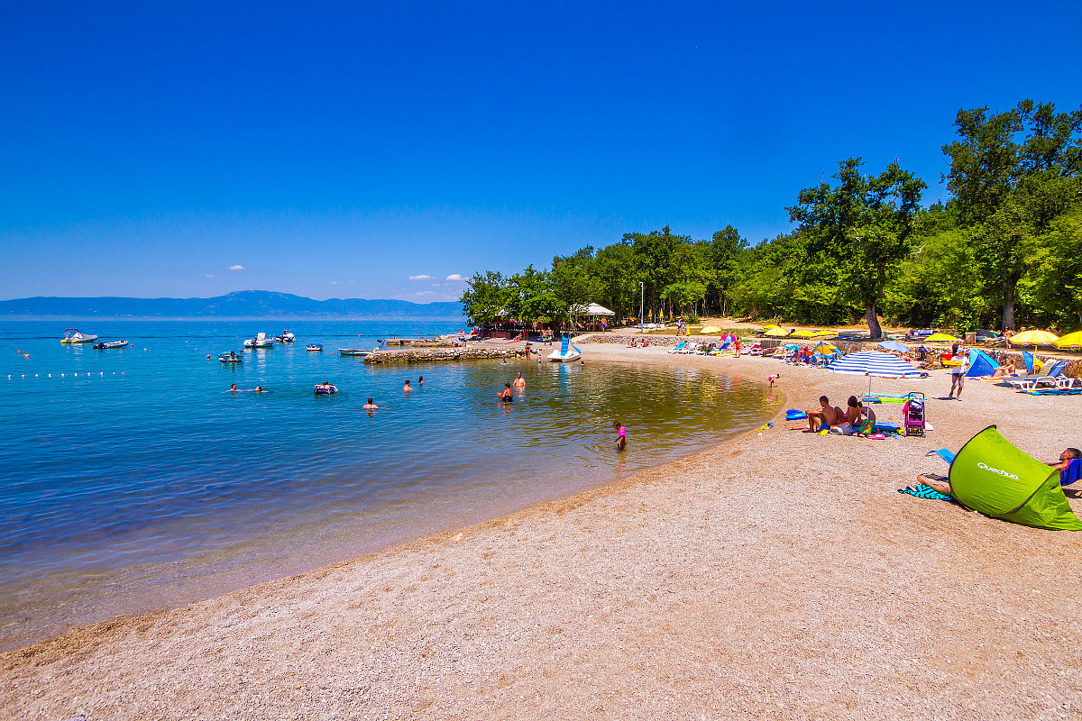 Foto av Kijac beach med små beige småsten yta
