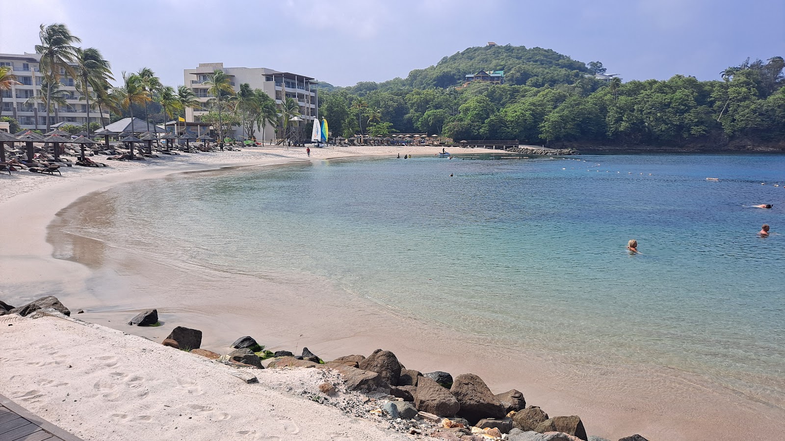 Foto van Saint Lucia beach met wit fijn zand oppervlakte