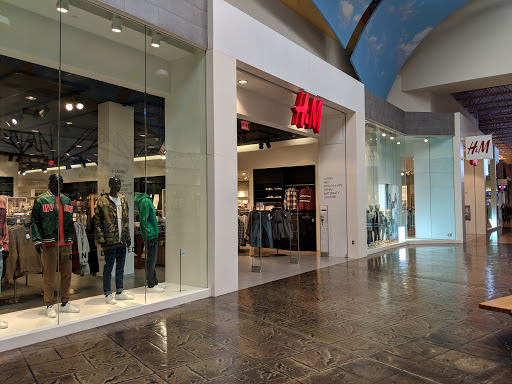 Clothing Store «H&M», reviews and photos, 5000 S Arizona Mills Cir #609, Tempe, AZ 85282, USA