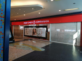 Perfumes & Companhia - Maia Shopping