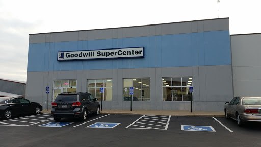 Goodwill, 2121 Holliday Dr, Dubuque, IA 52002, USA, 