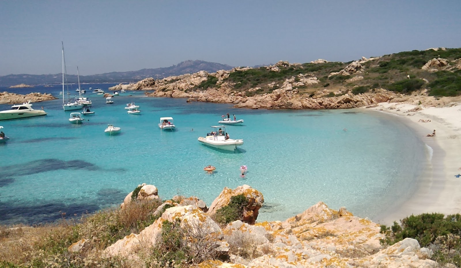 Foto di Spiaggia del Mortorio con una superficie del sabbia bianca fine