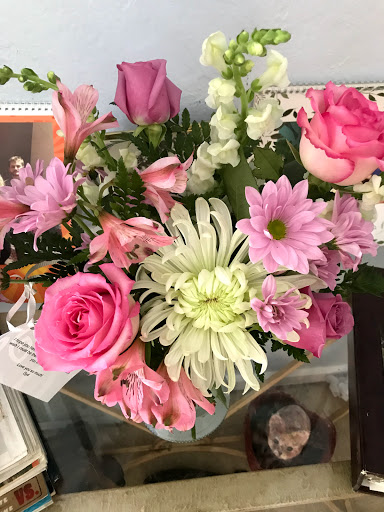 Florist «Lee Winters Florist», reviews and photos, 2352 S Detroit Ave, Maumee, OH 43537, USA