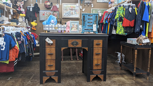 Outlet Mall «Finders Keepers Traders Outlet Mall», reviews and photos, 740-784 Chelsa Dr, Madisonville, KY 42431, USA