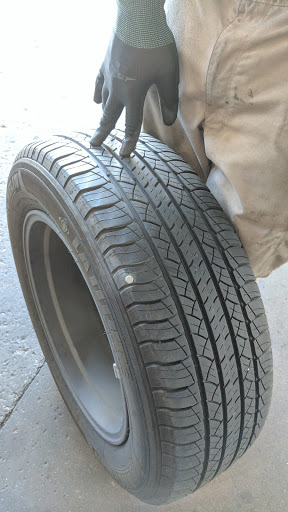 Tire Shop «Discount Tire», reviews and photos, 9099 Westheimer Rd, Houston, TX 77063, USA
