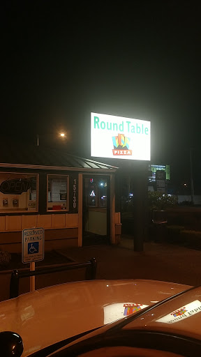 Pizza Restaurant «Round Table Pizza», reviews and photos, 15730 1st Avenue South, Burien, WA 98148, USA