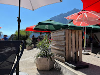 Atmosphère du Bar Restaurant Les Planards à Chamonix-Mont-Blanc - n°13