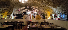 Atmosphère du Pizzeria La Cave Romaine à Fréjus - n°13