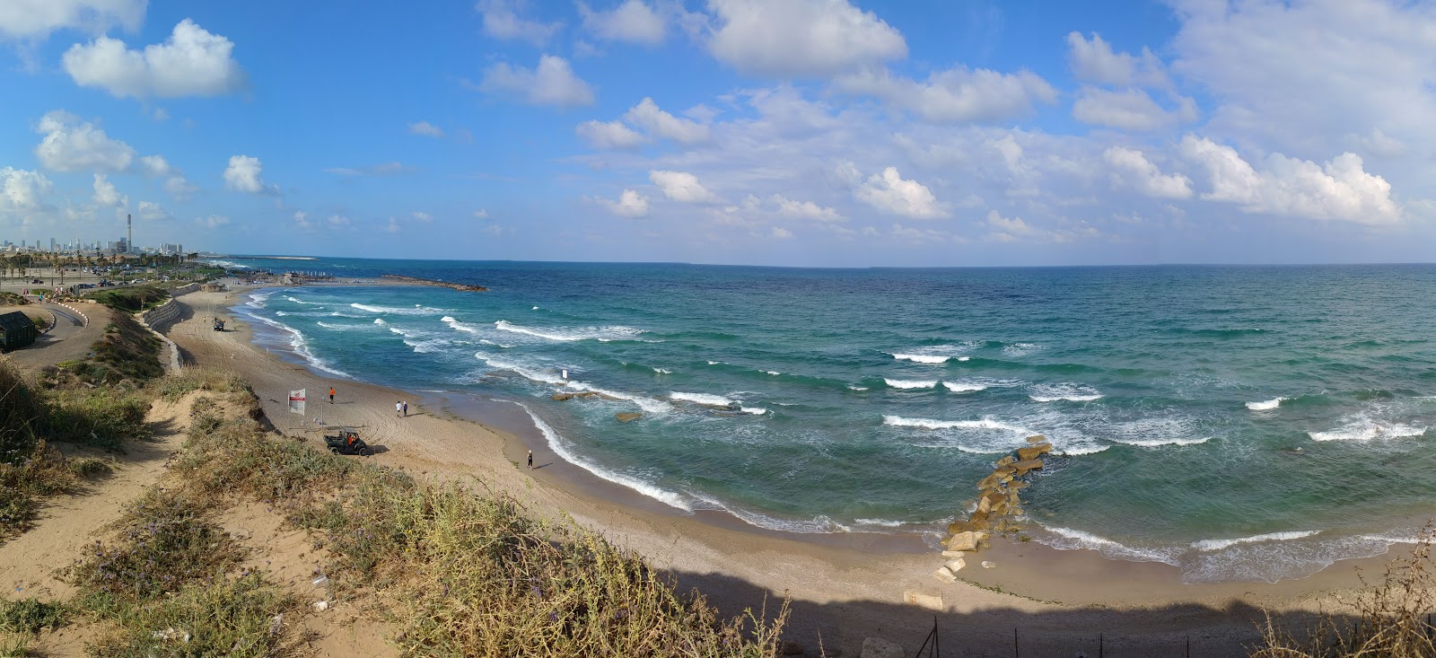 Foto van Tel Baruch beach met helder fijn zand oppervlakte