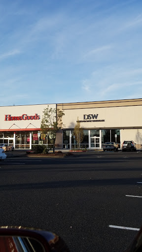 DSW Designer Shoe Warehouse, 1835 N Tomahawk Island Dr, Portland, OR 97217, USA, 