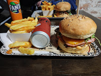 Plats et boissons du Restaurant de hamburgers Monsieur Dwich à Roubaix - n°2