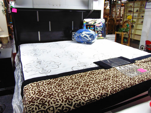 Flea Market «Springfield Flea Market & Gifts», reviews and photos, 1325 E Trafficway St, Springfield, MO 65802, USA