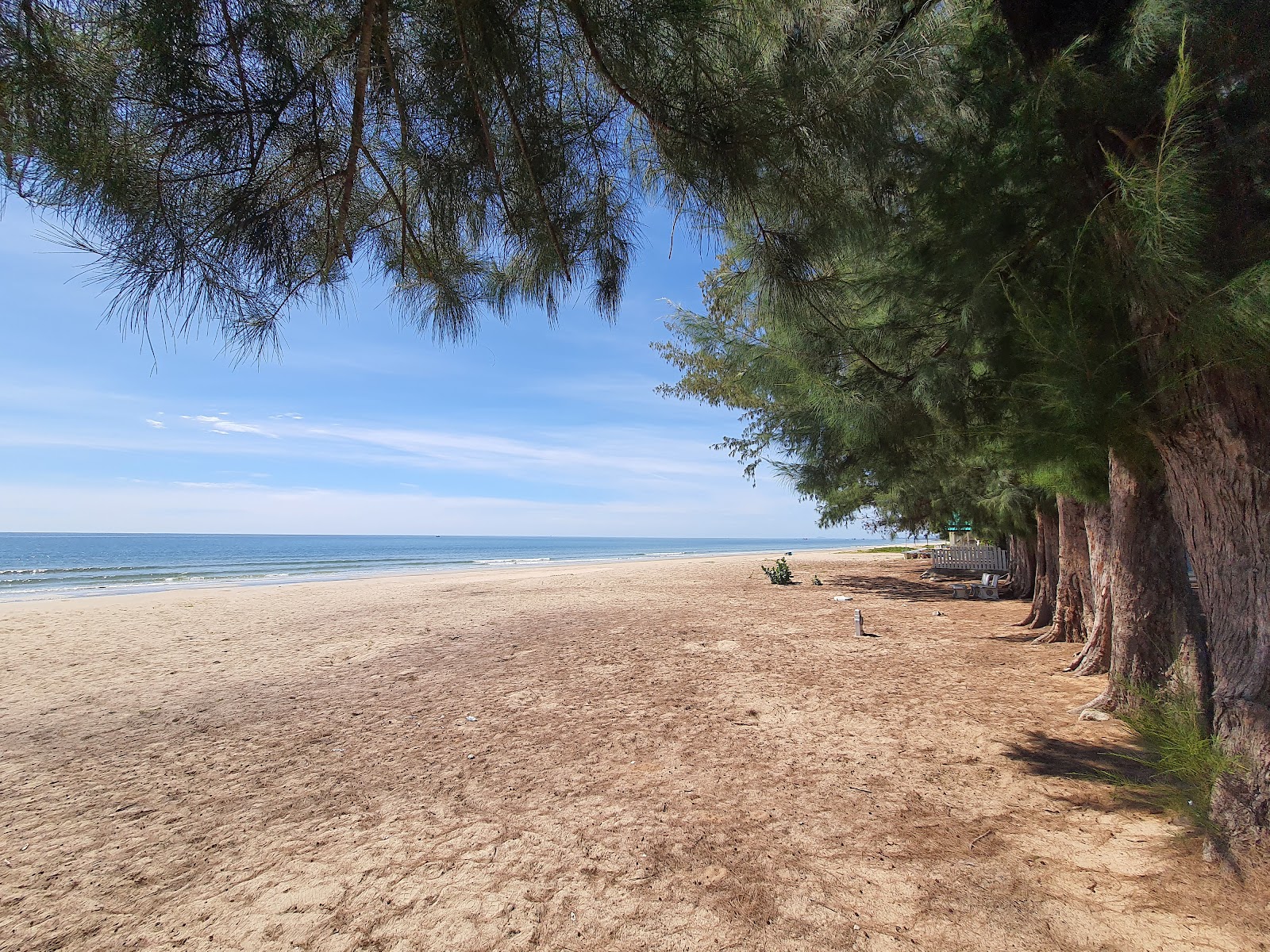 Fotografija HuayYang Beach z svetel pesek površino