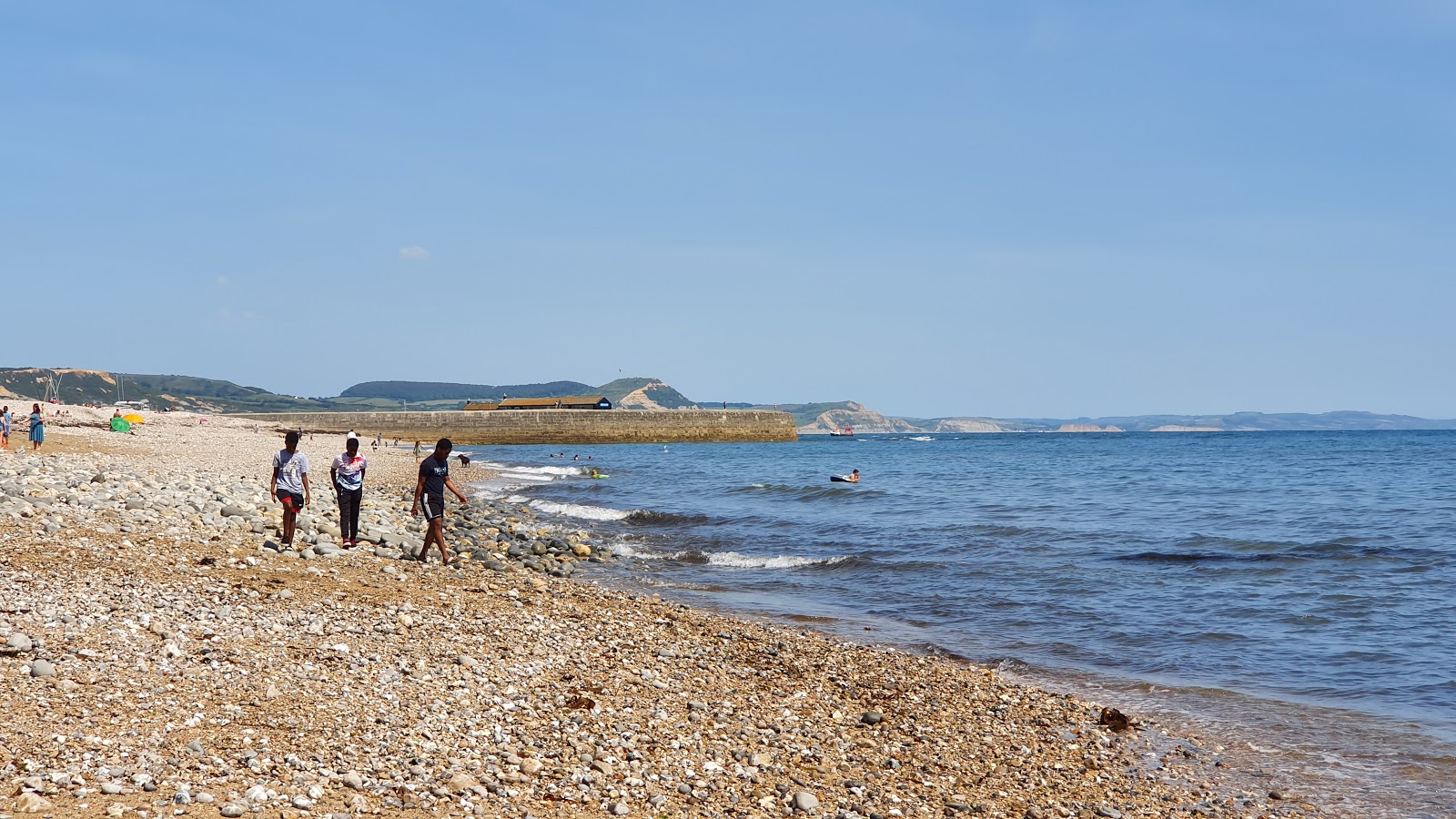 Foto von Monmouth beach mit teilweise sauber Sauberkeitsgrad
