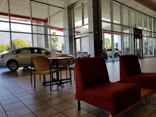 Toyota Dealer «Toyota Pasadena», reviews and photos, 3600 E Foothill Blvd, Pasadena, CA 91107, USA