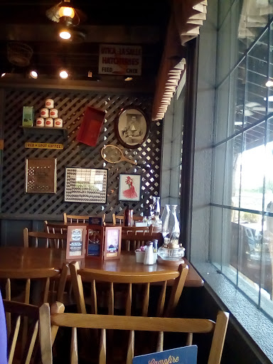 American Restaurant «Cracker Barrel Old Country Store», reviews and photos, 5706 Northridge Dr, Gurnee, IL 60031, USA