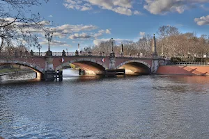 Luther Bridge image