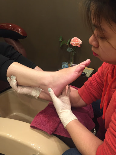 Nail Salon «Calhoun Nail Spa», reviews and photos, 3001 Hennepin Ave, Minneapolis, MN 55408, USA