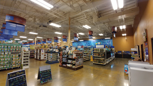 Pet Supply Store «PetSmart», reviews and photos, 745 W Huntington Dr, Monrovia, CA 91016, USA