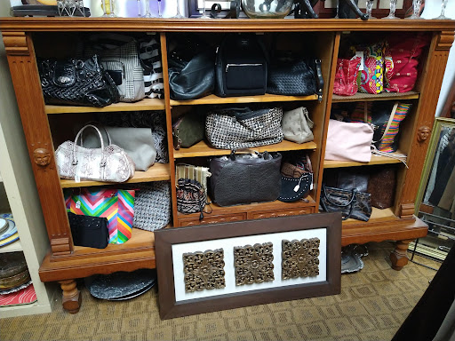 Thrift Store «St James Thrift Shop», reviews and photos, 817 Academy Dr, Solana Beach, CA 92075, USA