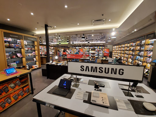 Book Store «Amazon Books», reviews and photos, 3441 N Southport Ave, Chicago, IL 60657, USA