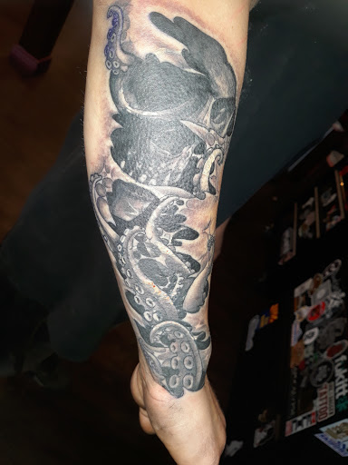 Tattoo Shop «Dead Gods Tattoo», reviews and photos, 11509 SW Pacific Hwy, Tigard, OR 97223, USA