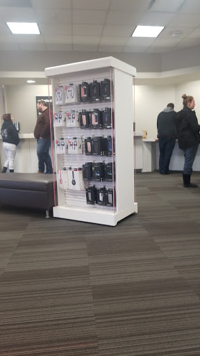 Cell Phone Store «Verizon», reviews and photos, 3755 Oakwood Mall Dr, Eau Claire, WI 54701, USA