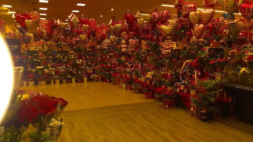 Grocery Store «Safeway», reviews and photos, 10223 Gravelly Lake Dr SW, Lakewood, WA 98499, USA