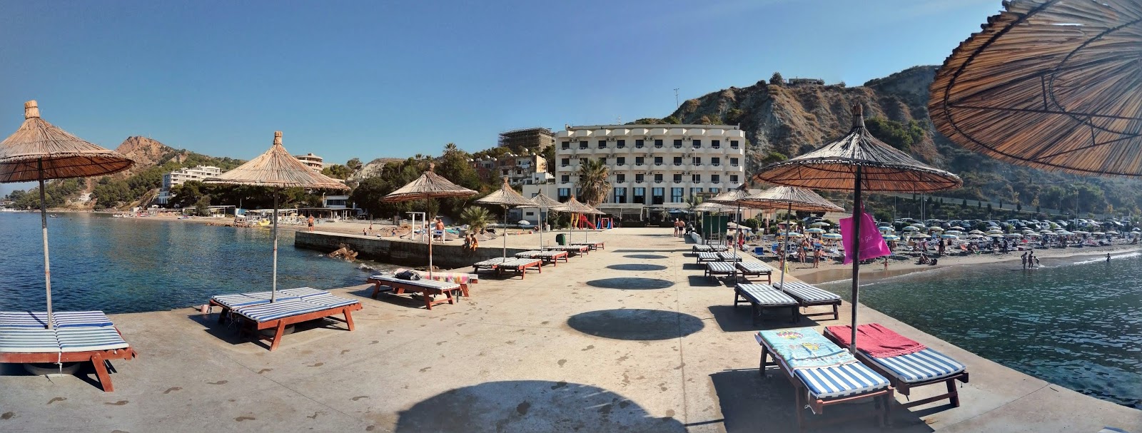 Foto de Currilave beach área parcialmente resortada