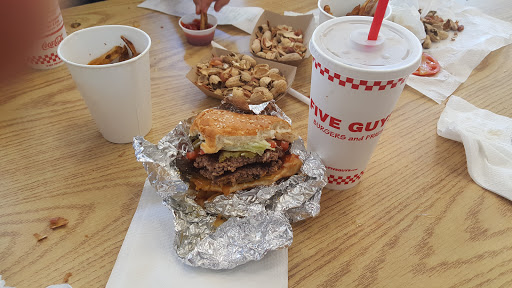 Shopping Mall «The Bay Terrace», reviews and photos, 23-98 Bell Blvd, Bayside, NY 11360, USA