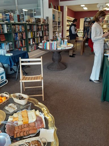 Book Store «River Oaks Book Store», reviews and photos, 3270 Westheimer Rd, Houston, TX 77098, USA