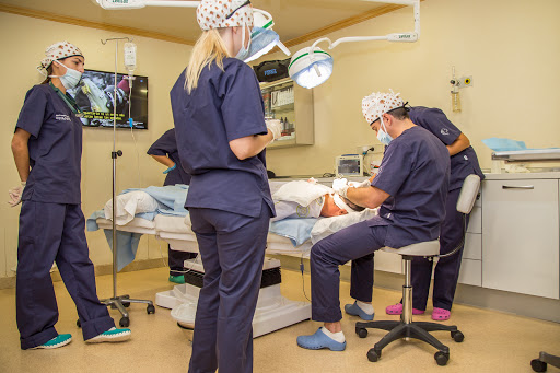 Hair Transplant Clinic Dr. Panno Trichologist en Marbella, Málaga