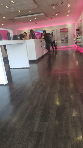 Cell Phone Store «T-Mobile», reviews and photos, 112 Fulton Ave, Hempstead, NY 11550, USA