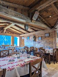 Atmosphère du Restaurant de cuisine européenne moderne La Poya à Châtel - n°7