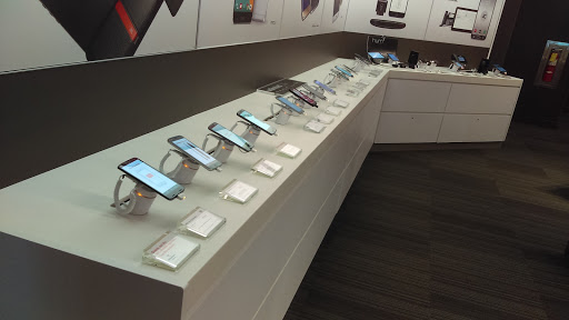 Cell Phone Store «Verizon», reviews and photos, 8810 SW 72nd Ct, Miami, FL 33156, USA