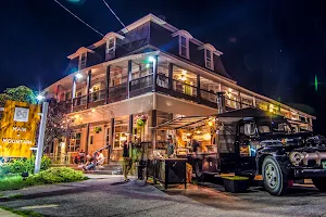 Main + Mountain Bar & Motel image