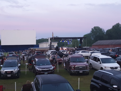 Drive-in Movie Theater «Skyway Twin Drive-In Theatre», reviews and photos, 1825 N Leavitt Rd NW, Warren, OH 44485, USA
