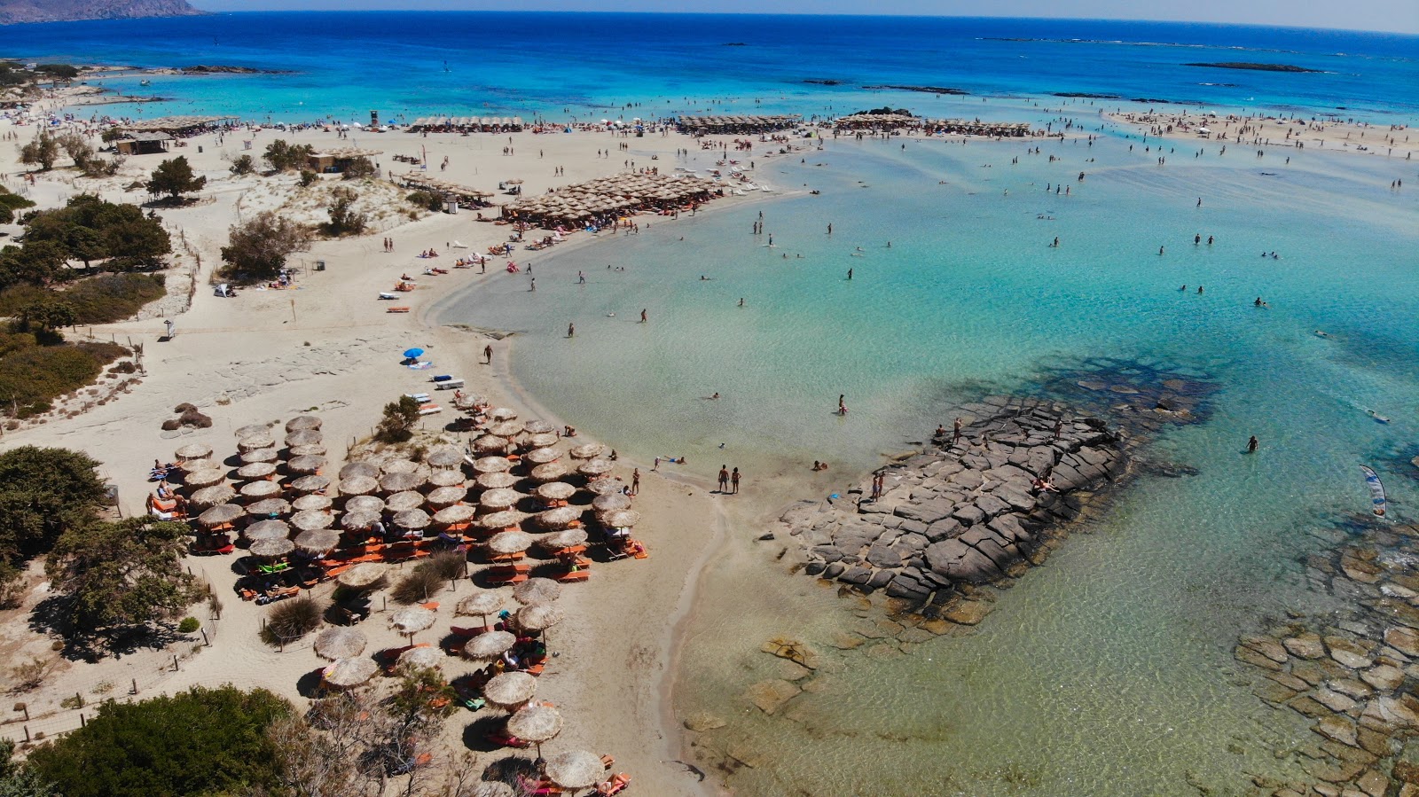 Foto de Playa de Elafonissi con arena fina gris superficie