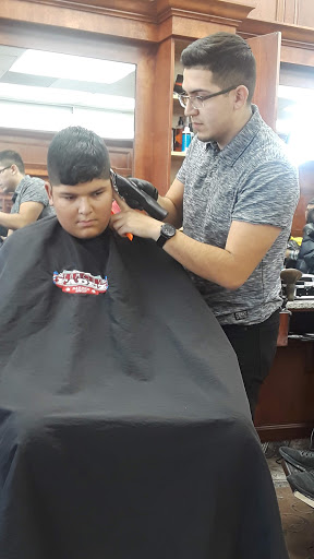 Barber Shop «Famous Fadez Schaumburg», reviews and photos, 853 E Algonquin Rd, Schaumburg, IL 60173, USA