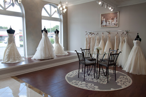 Bridal Shop «Bella Bianca Bridal», reviews and photos, 17W527 E Roosevelt Rd, Oakbrook Terrace, IL 60181, USA