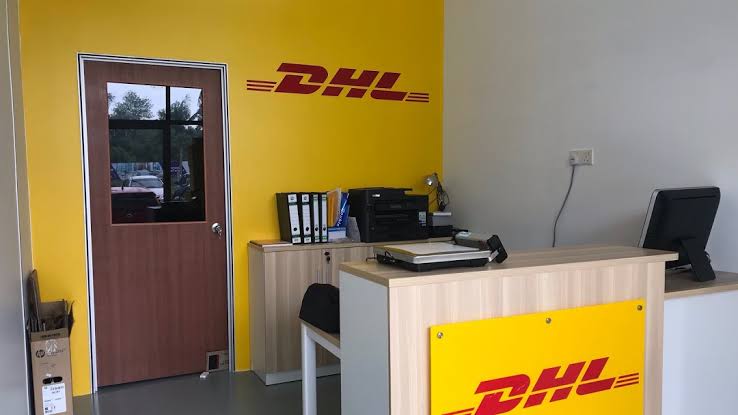 DHL Courier