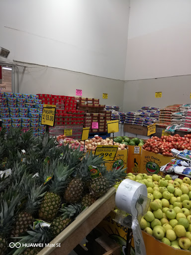 Grocery Store «Super Fresh Market», reviews and photos, 1700 N Lewis Ave, Waukegan, IL 60085, USA
