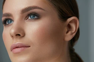 Elegant Beauty & Brows Thuringowa Central - Eyebrow Shaping & Tinting image