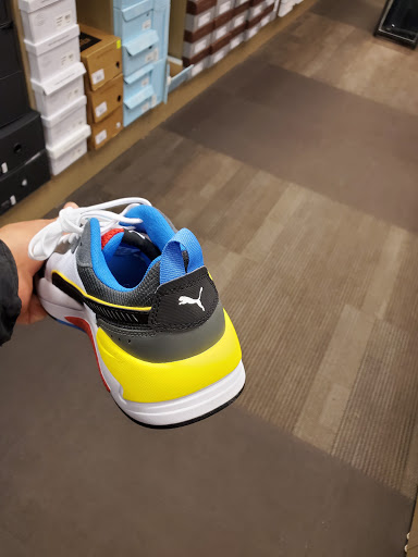 Shoe Store «DSW Designer Shoe Warehouse», reviews and photos, 124 West Market, Bloomington, MN 55425, USA