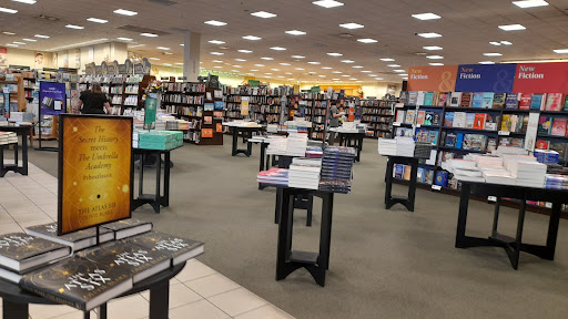 Book Store «Barnes & Noble», reviews and photos, 2000 E Rio Salado Pkwy #1032, Tempe, AZ 85281, USA