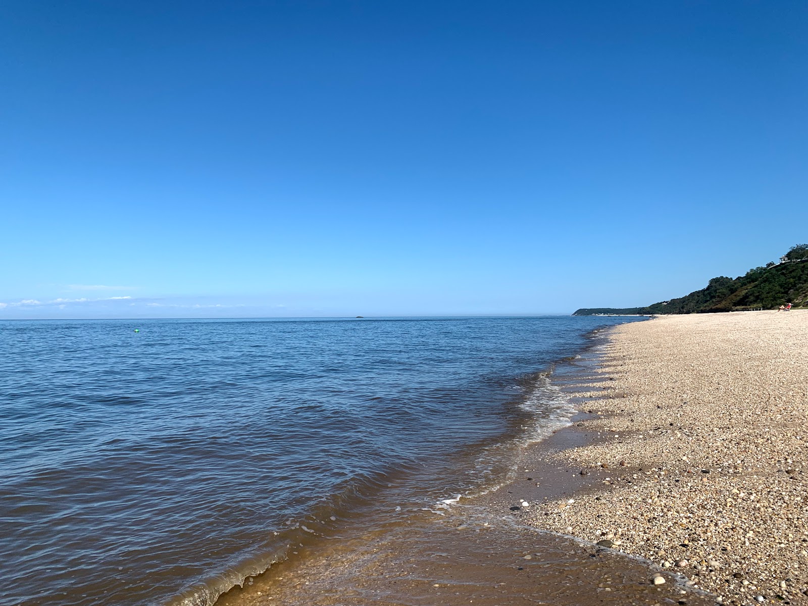 Foto von North Shore Beach mit kleine, beiger kiesel Oberfläche