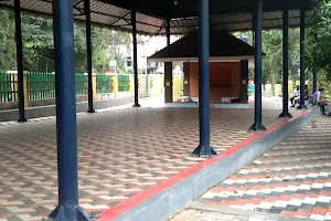 Suseela Gopalan Memorial Park,Roadside Resting Centre image