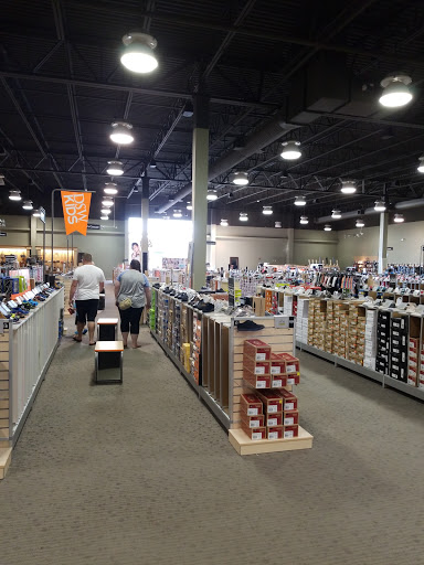 Shoe Store «DSW Designer Shoe Warehouse», reviews and photos, 2771 Town Center Blvd, Crestview Hills, KY 41017, USA