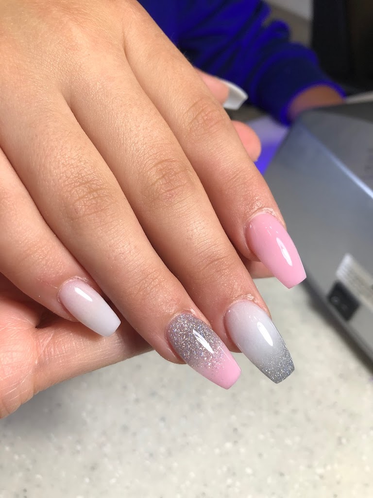 Lola Vie Nail Spa 39503